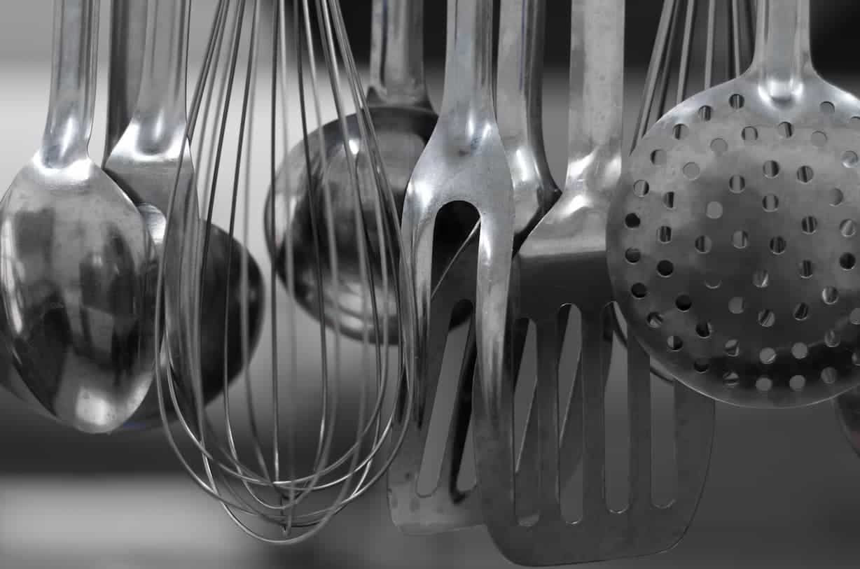 Properly Dry Utensils In A Restaurant ?quality=low&width=1228&name=properly Dry Utensils In A Restaurant 